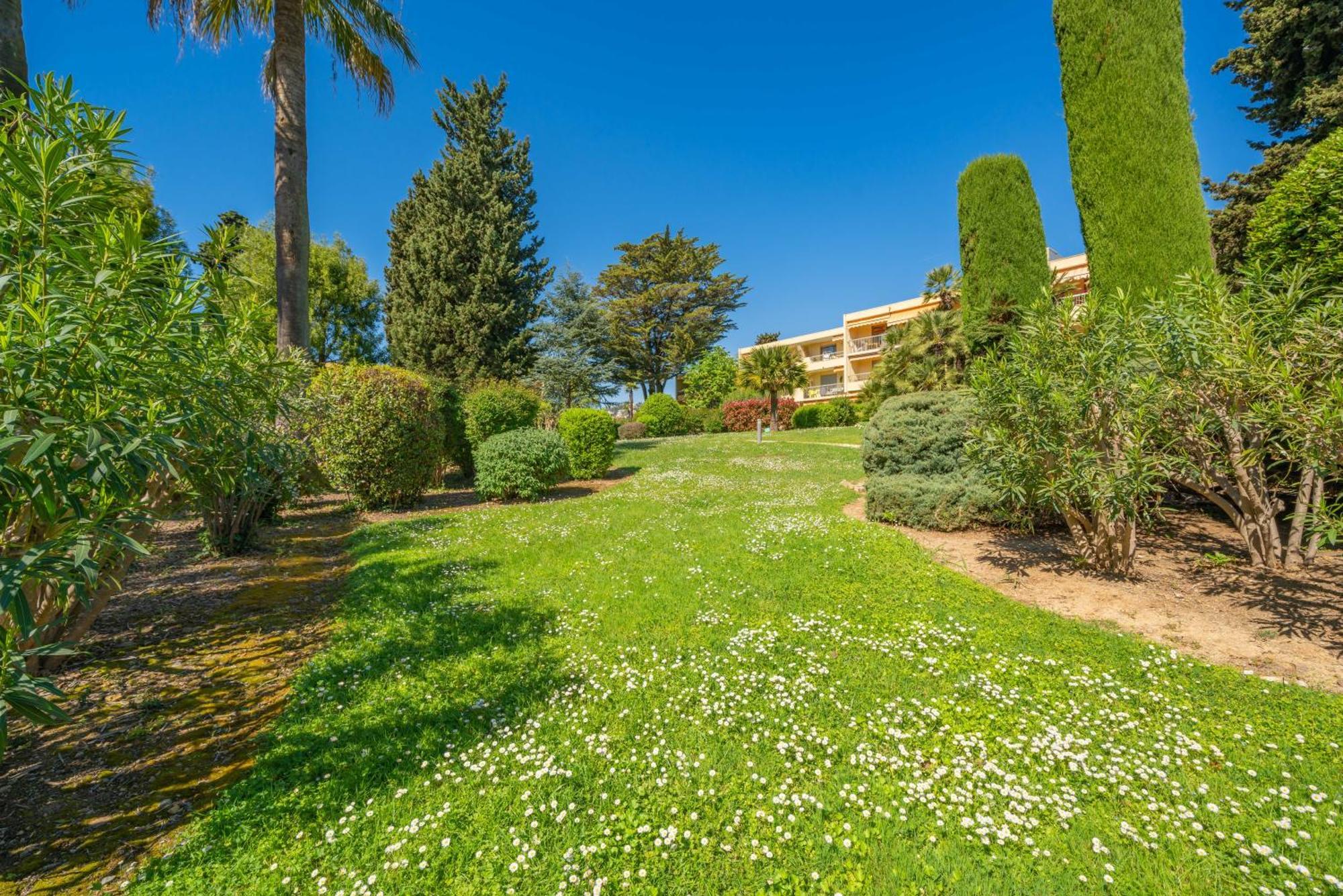 Spacious Apartment At A 5 Min Walk From The Beach Antibes Ngoại thất bức ảnh